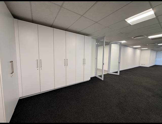 1,028M² OFFICE TO LET IN PARKTOWN